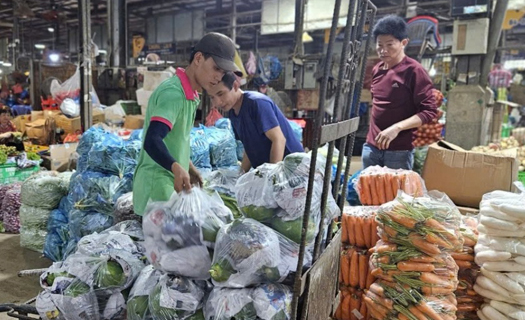 Rút ngắn khoảng cách hàng xuất khẩu và hàng nội địa, chuyện của ai?